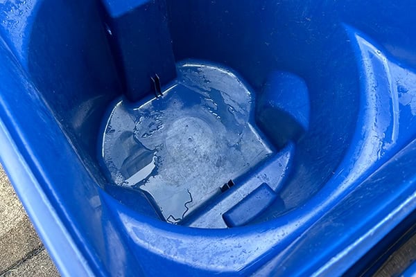 Clean trash bin after cleaning